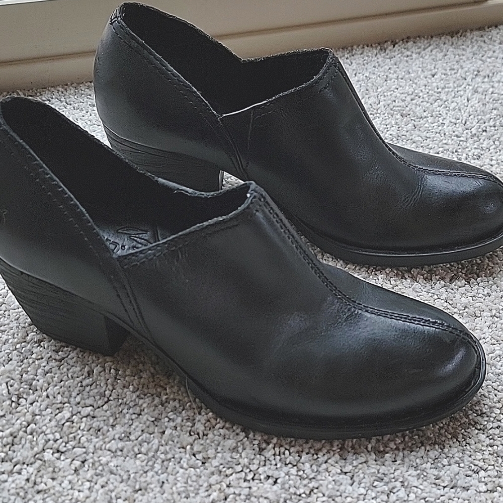 Born Wellins leather ankle bootie